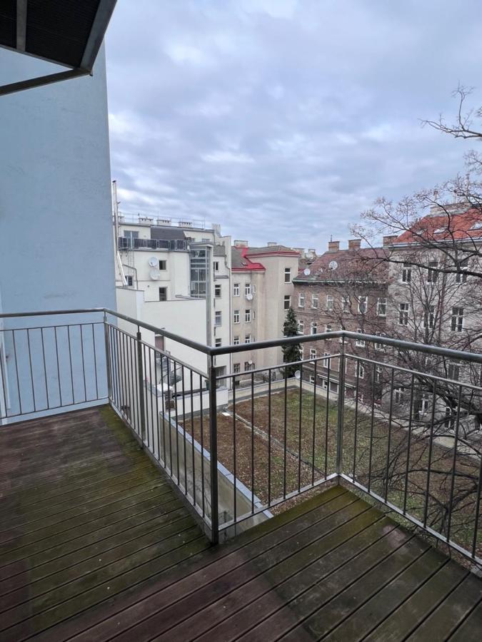 Delightful 1 Bedroom Near Schoenbrunn And Westbahnhof With Big Porch 维也纳 外观 照片