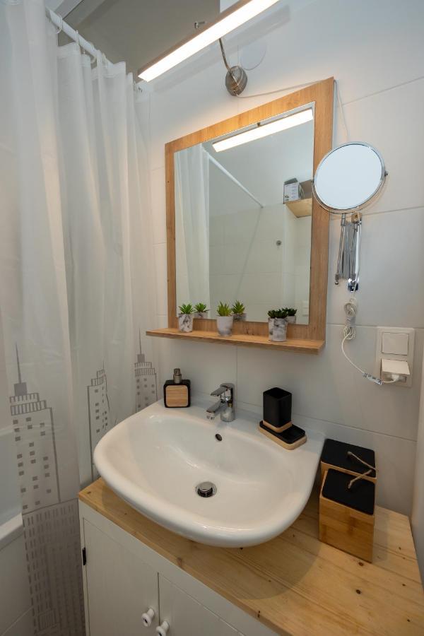 Delightful 1 Bedroom Near Schoenbrunn And Westbahnhof With Big Porch 维也纳 外观 照片